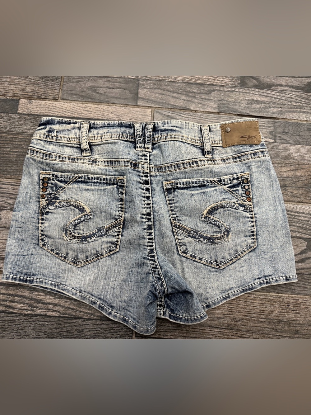 Silver Aiko Women’s distressed shorts - size 30